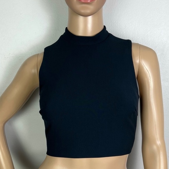 NEW ELIZABETH AND JAMES NAVY SLEEVELESS CROP TOP - Picture 2 of 8